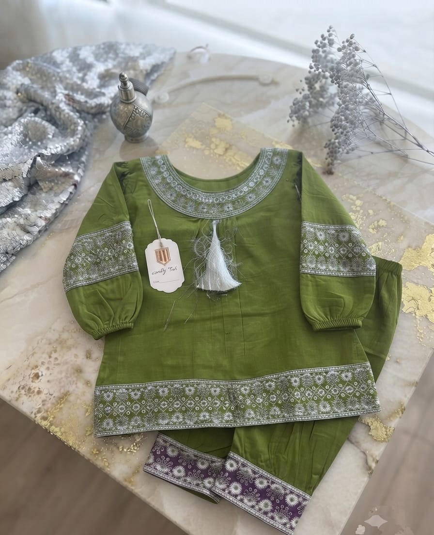 Traditional Charm 2-Piece Kurti Outfit for Girls