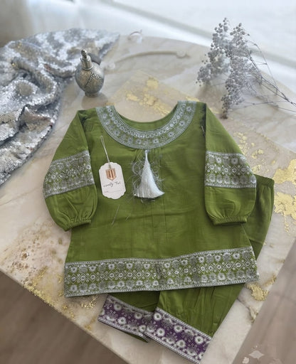 Traditional Charm 2-Piece Kurti Outfit for Girls
