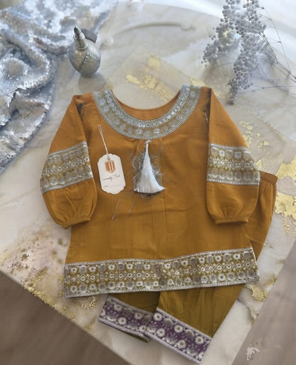 Traditional Charm 2-Piece Kurti Outfit for Girls