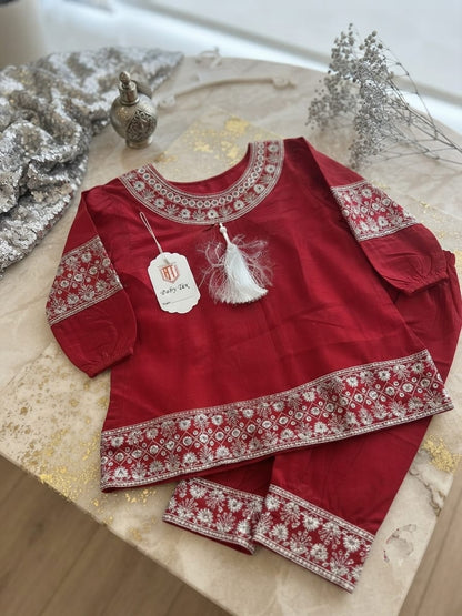 Traditional Charm 2-Piece Kurti Outfit for Girls