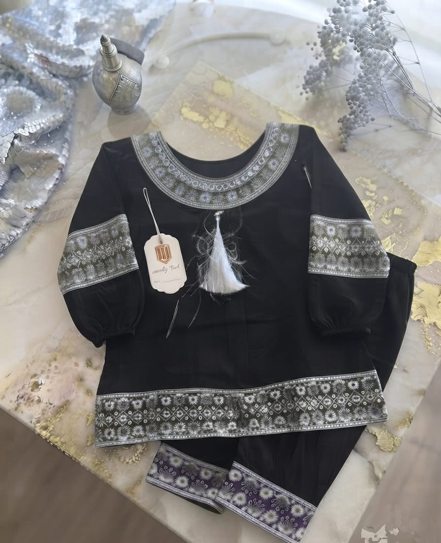 Traditional Charm 2-Piece Kurti Outfit for Girls