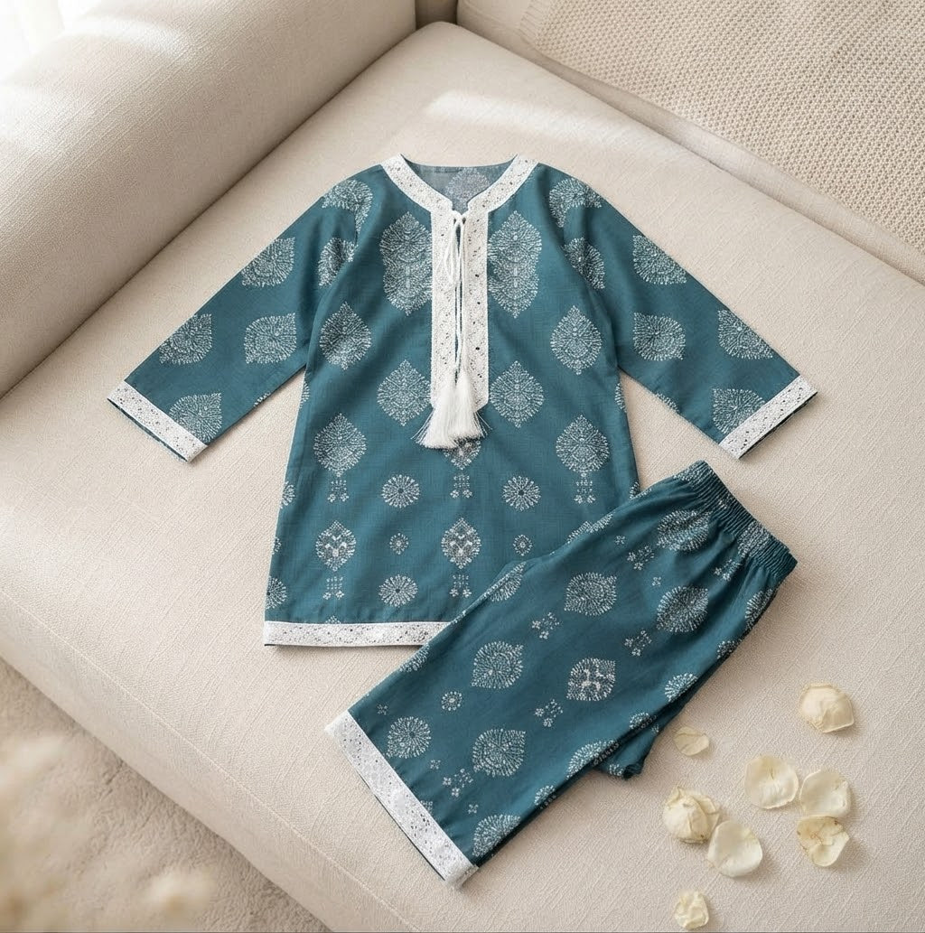 "Elegant Printed Khaddar Outfits Featuring Trendy Flapper Trouser Sets"