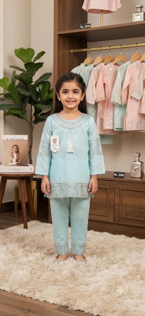 Traditional Charm 2-Piece Kurti Outfit for Girls