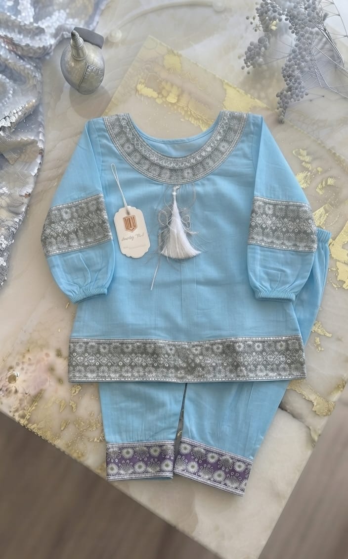 Traditional Charm 2-Piece Kurti Outfit for Girls